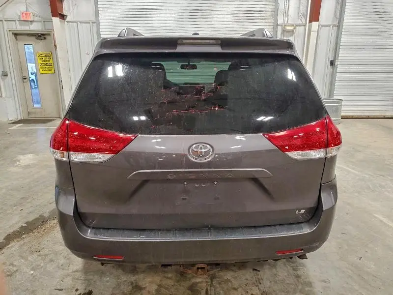 2013 TOYOTA SIENNA LE  