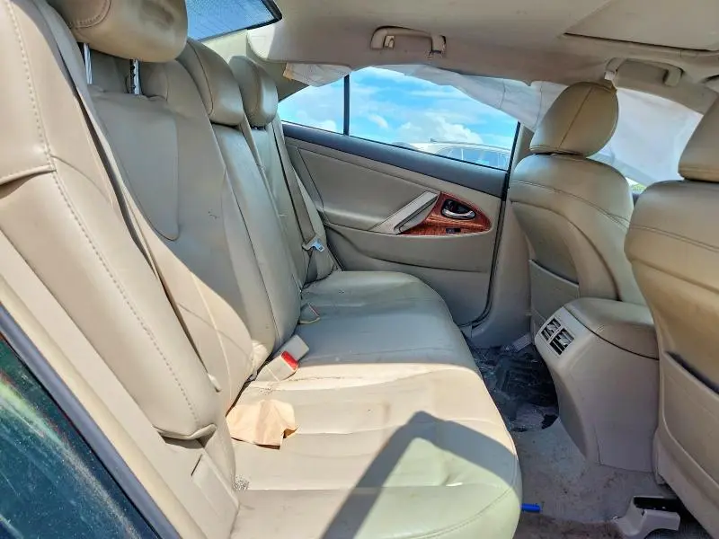 2010 TOYOTA CAMRY XLE V6  