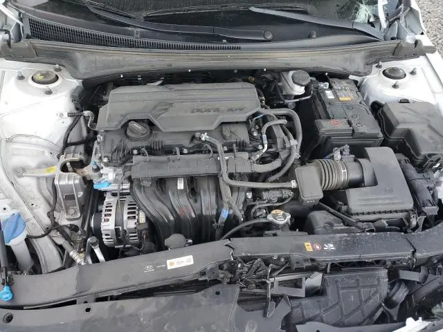 2025 HYUNDAI ELANTRA SE  