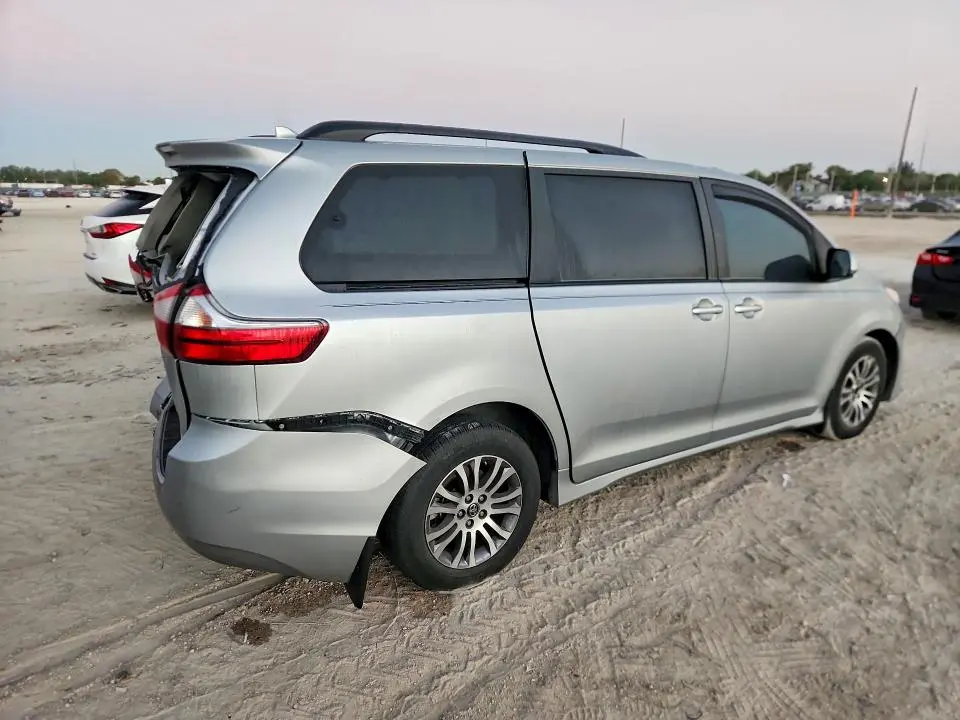 2020 TOYOTA SIENNA XLE 8-PASSENGER  