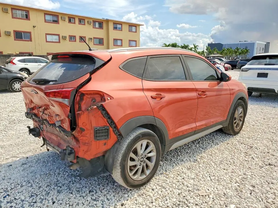 2017 HYUNDAI TUCSON SE  