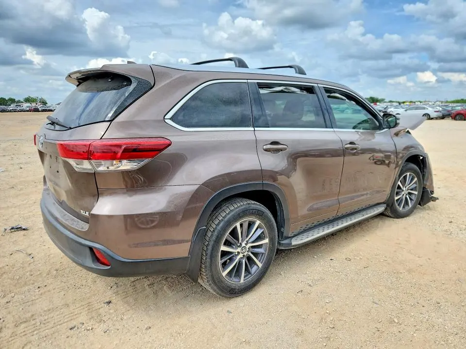 2017 TOYOTA HIGHLANDER XLE  