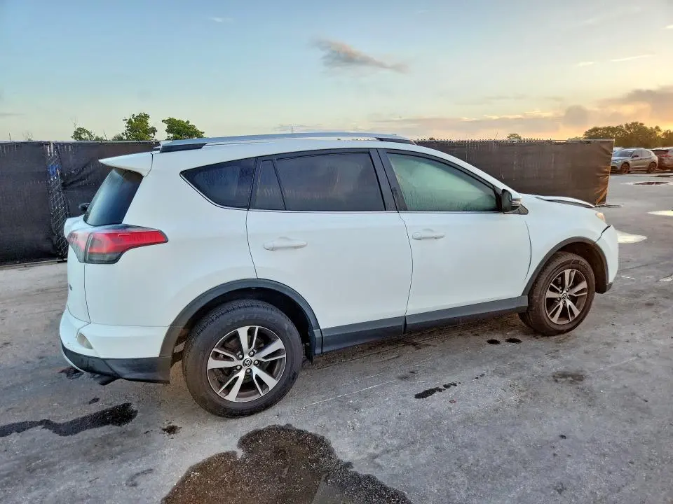 2016 TOYOTA RAV4 XLE  