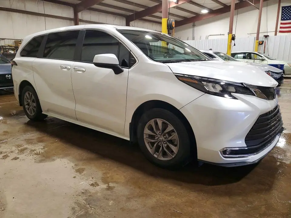 2024 TOYOTA SIENNA XLE 7-PASSENGER  