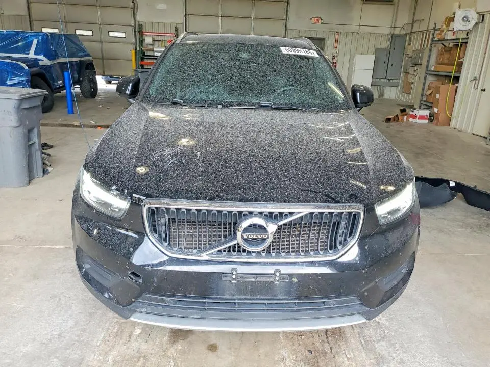2020 VOLVO XC40 T5 MOMENTUM  