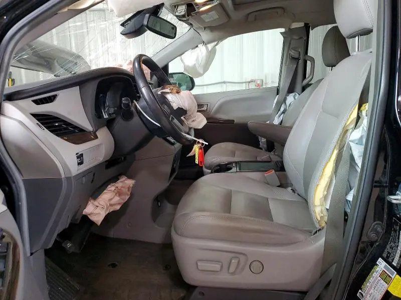 2018 TOYOTA SIENNA XLE 8-PASSENGER  