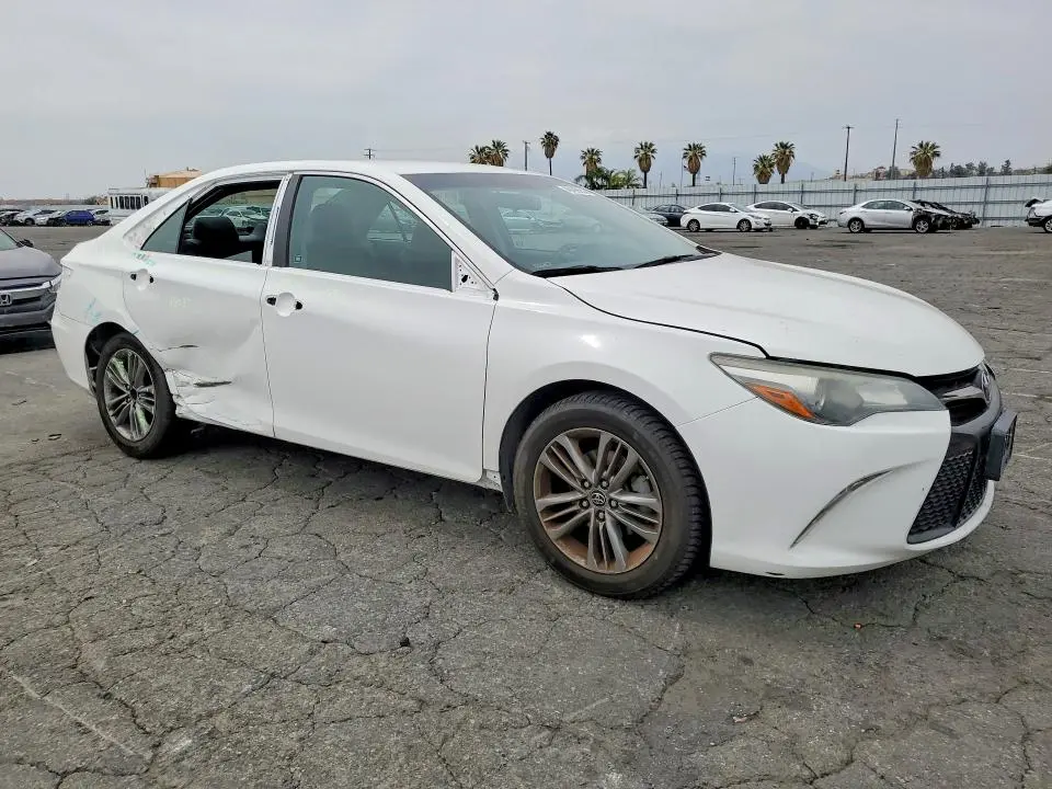 2016 TOYOTA CAMRY SE  