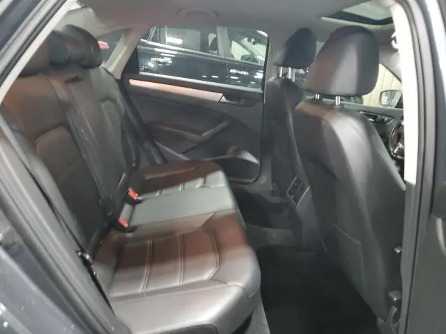 2013 VOLKSWAGEN PASSAT SE  