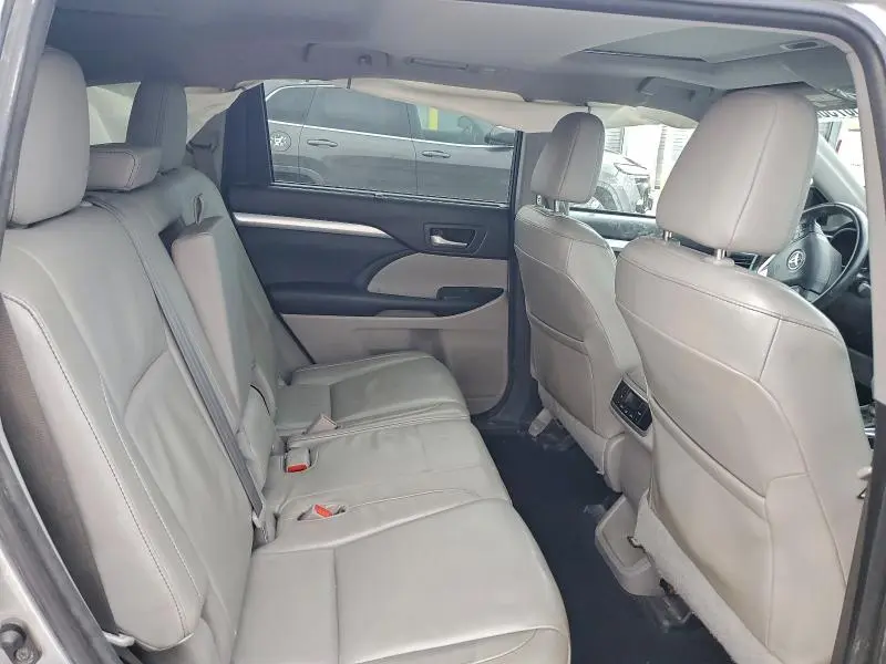 2016 TOYOTA HIGHLANDER XLE  