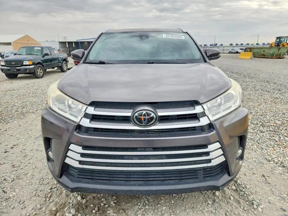 2017 TOYOTA HIGHLANDER XLE  