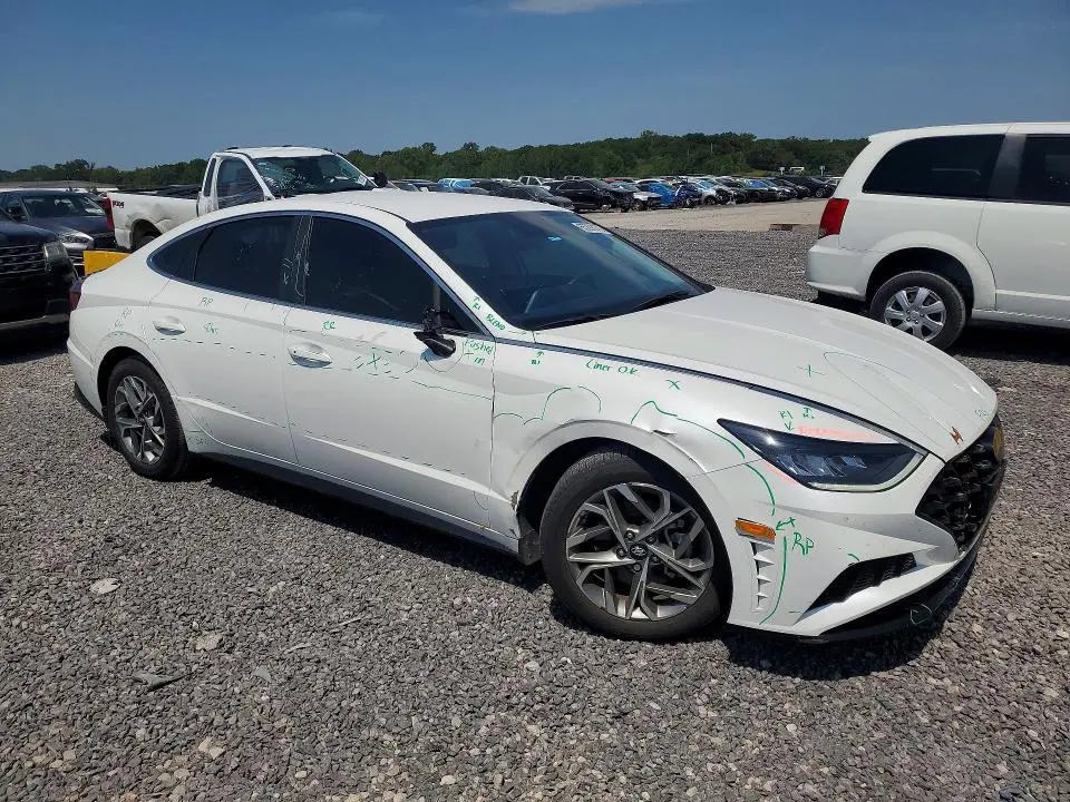 2022 HYUNDAI SONATA SEL  