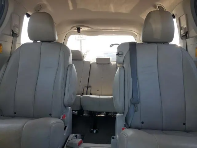 2014 TOYOTA SIENNA XLE  
