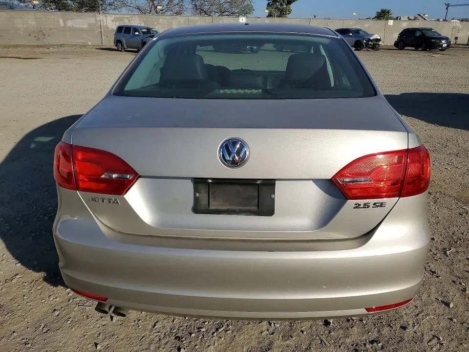 2012 VOLKSWAGEN JETTA SE  