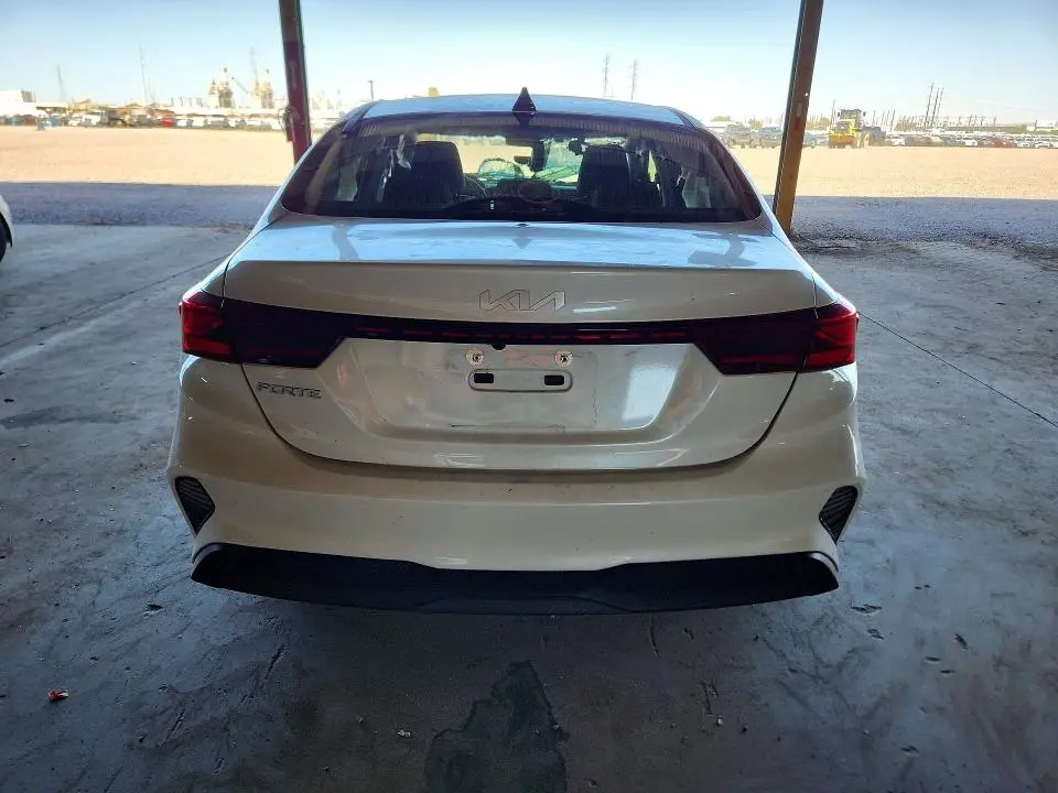 2023 KIA FORTE LXS  
