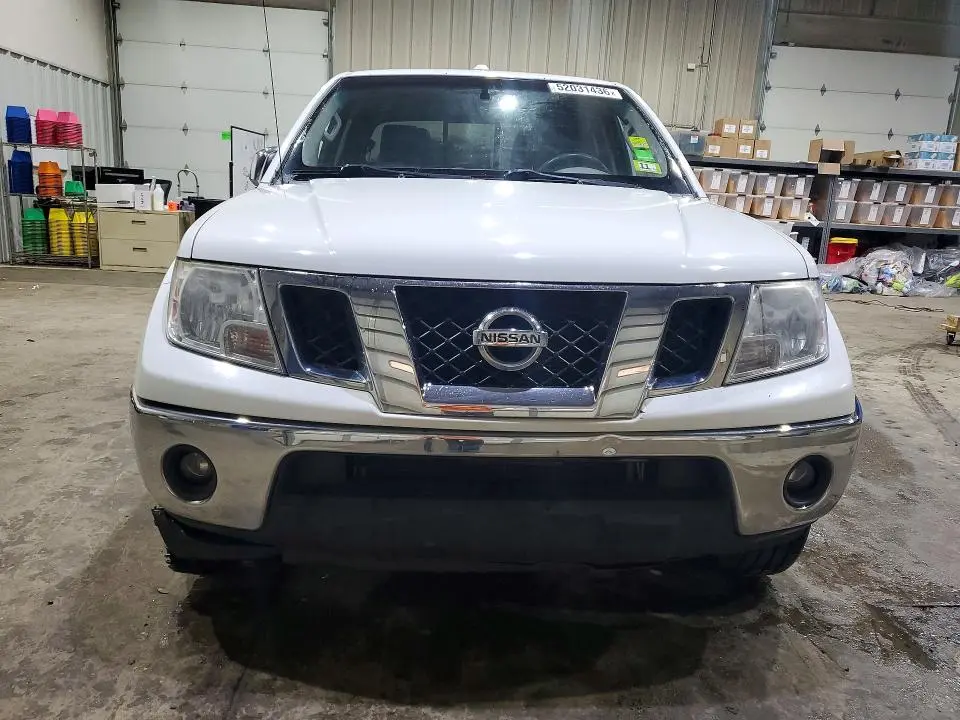 2016 NISSAN FRONTIER SL  