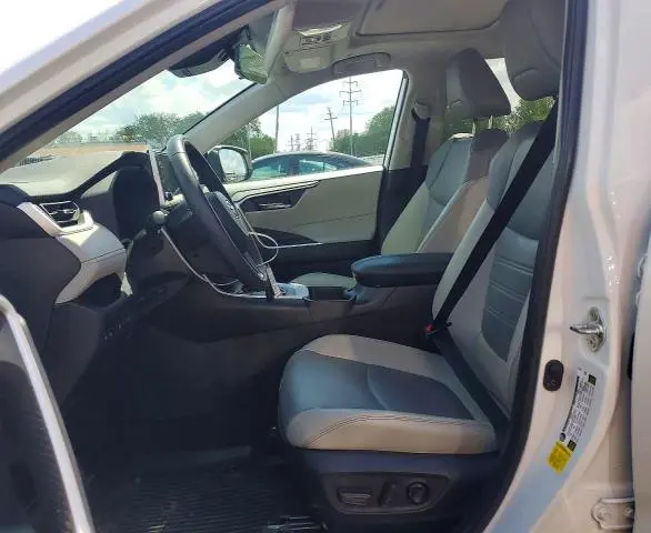 2024 TOYOTA RAV4 XLE PREMIUM  