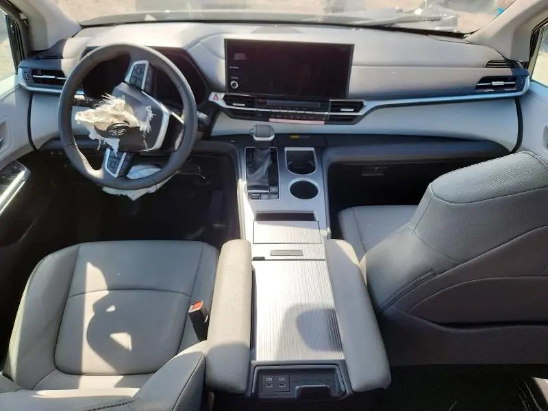 2026 TOYOTA SIENNA XLE 8-PASSENGER  