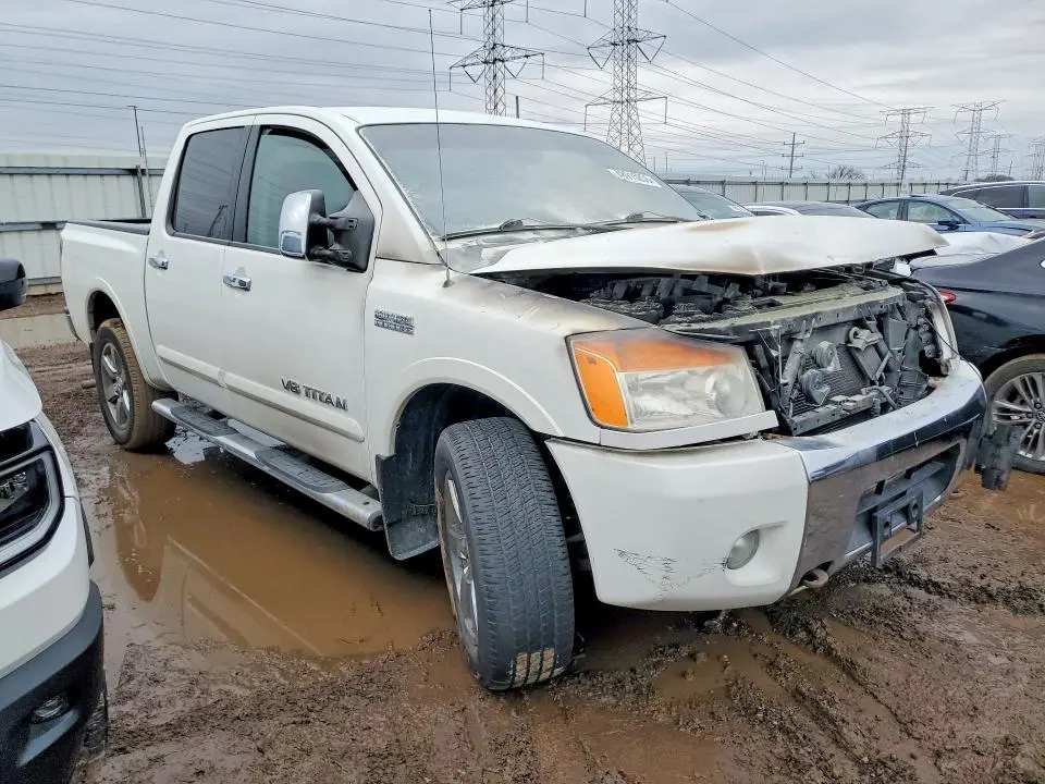 2010 NISSAN TITAN SE  