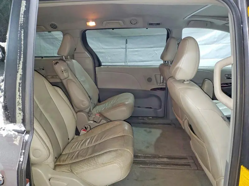2011 TOYOTA SIENNA XLE  
