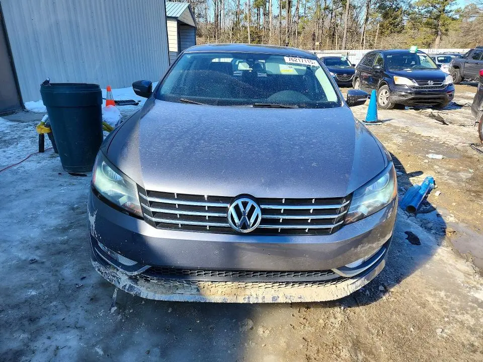 2015 VOLKSWAGEN PASSAT SE  