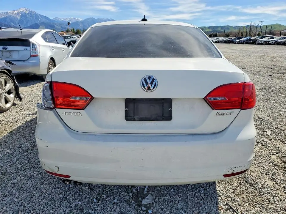 2013 VOLKSWAGEN JETTA SE  