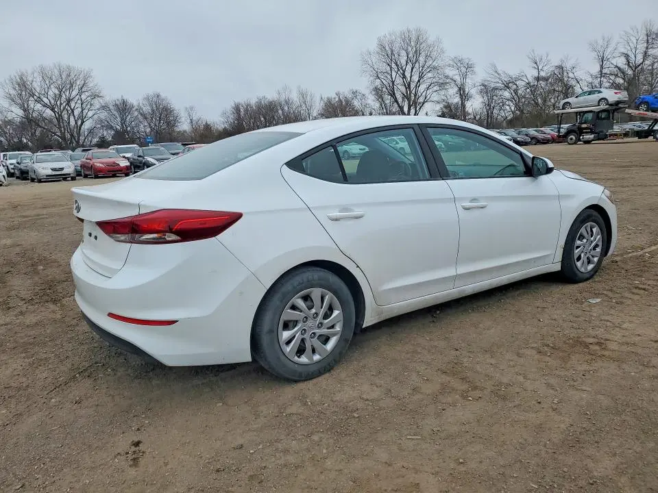 2018 HYUNDAI ELANTRA SE  