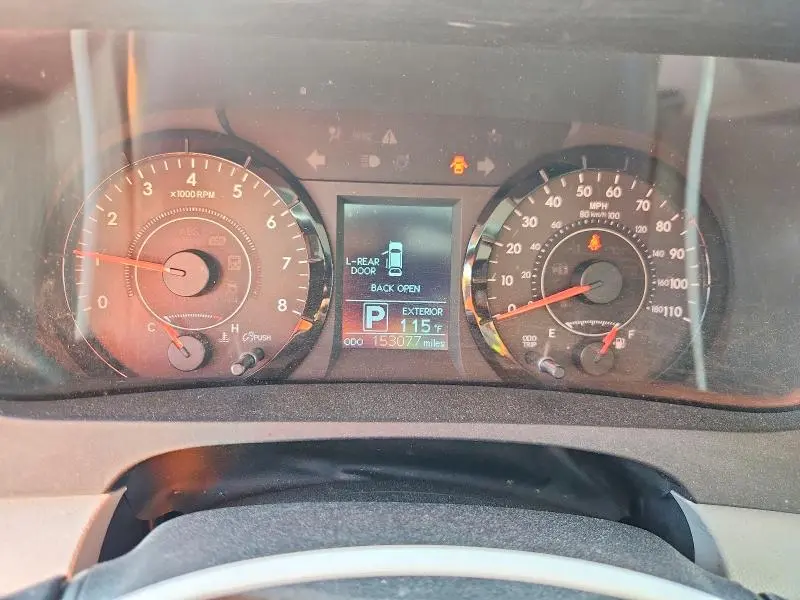 2015 TOYOTA SIENNA LE  