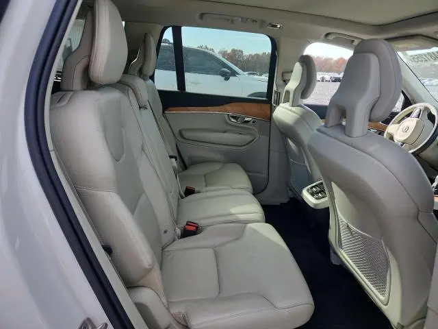 2022 VOLVO XC90 T6 MOMENTUM  