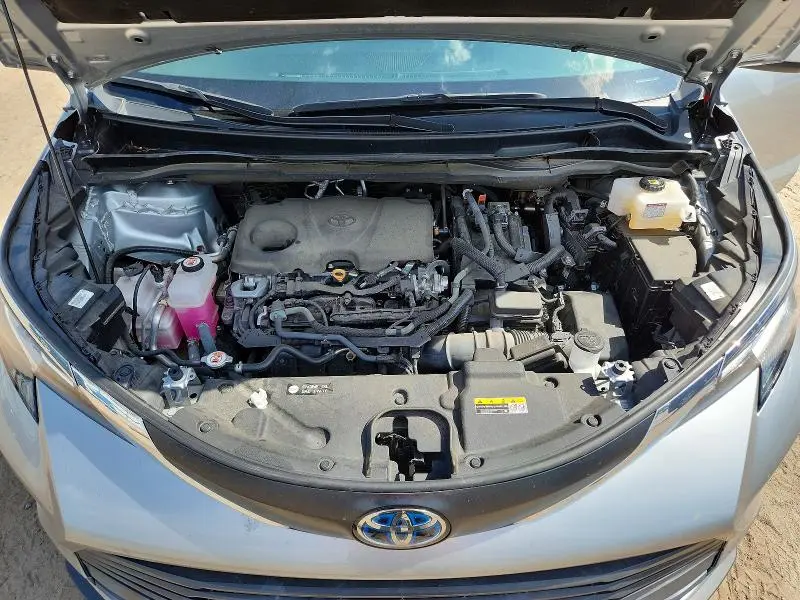 2022 TOYOTA SIENNA LE  