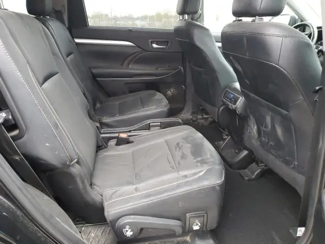 2019 TOYOTA HIGHLANDER SE  