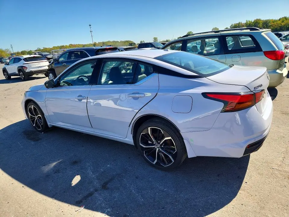 2024 NISSAN ALTIMA SR  