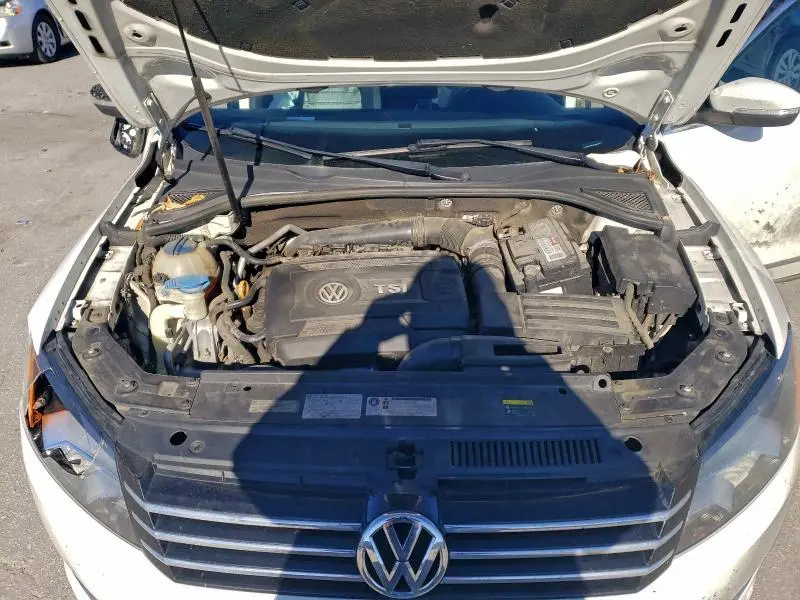 2015 VOLKSWAGEN PASSAT SE  