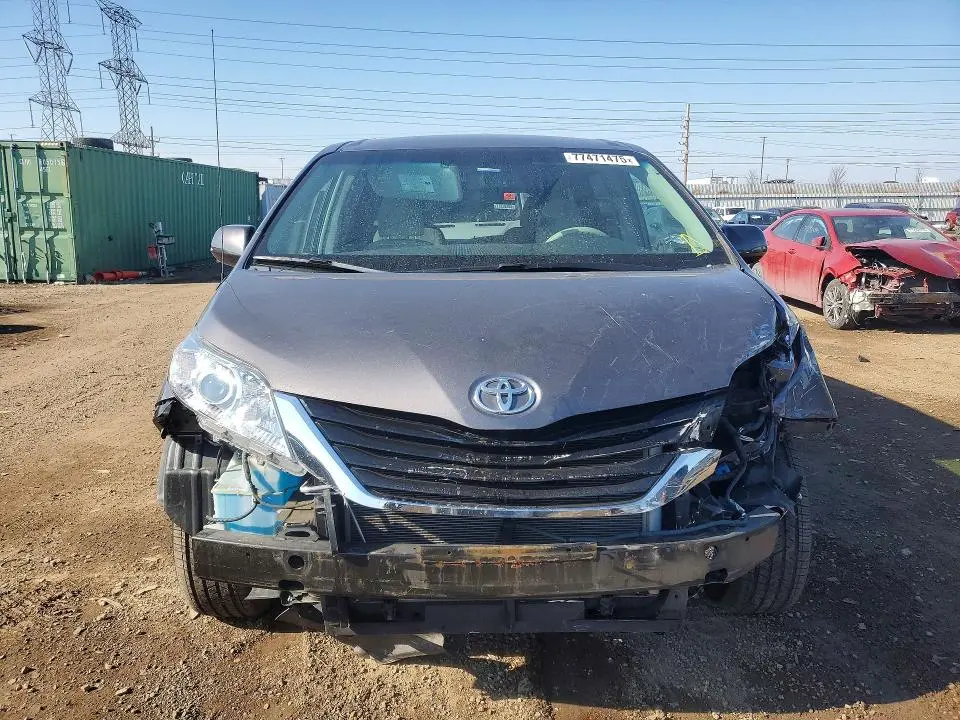 2014 TOYOTA SIENNA LE  