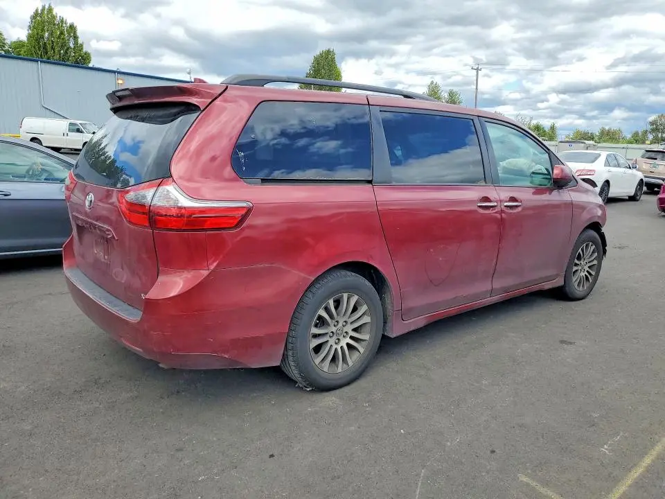 2020 TOYOTA SIENNA XLE 8-PASSENGER  