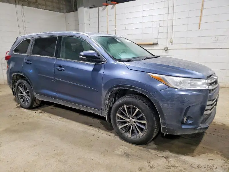 2017 TOYOTA HIGHLANDER SE  