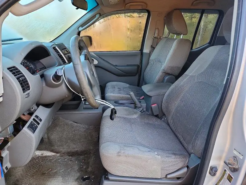 2011 NISSAN FRONTIER SV  