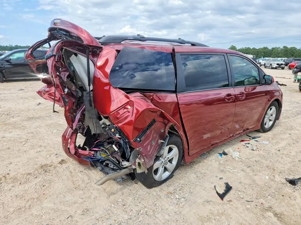 2020 TOYOTA SIENNA LE  