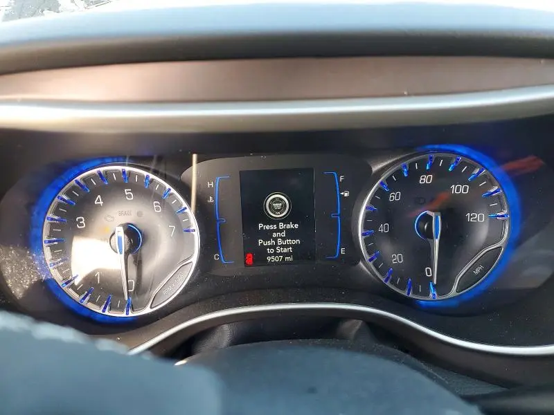 2023 CHRYSLER VOYAGER LX  