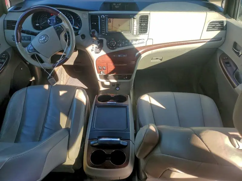 2012 TOYOTA SIENNA XLE  