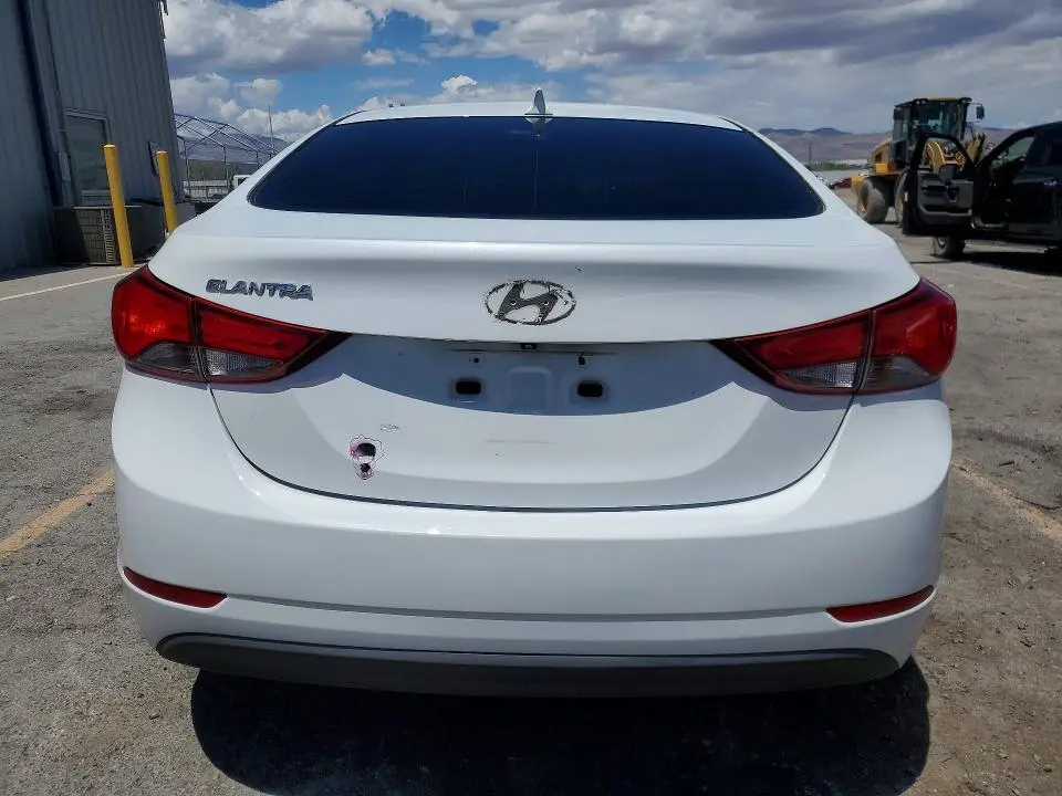 2015 HYUNDAI ELANTRA SE  