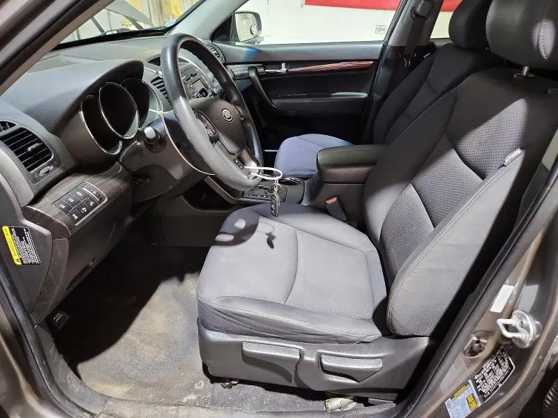 2011 KIA SORENTO LX  
