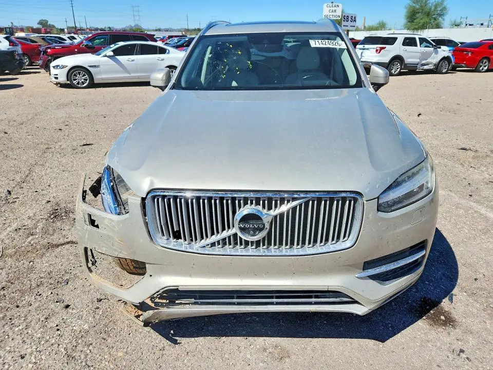 2016 VOLVO XC90 T6  