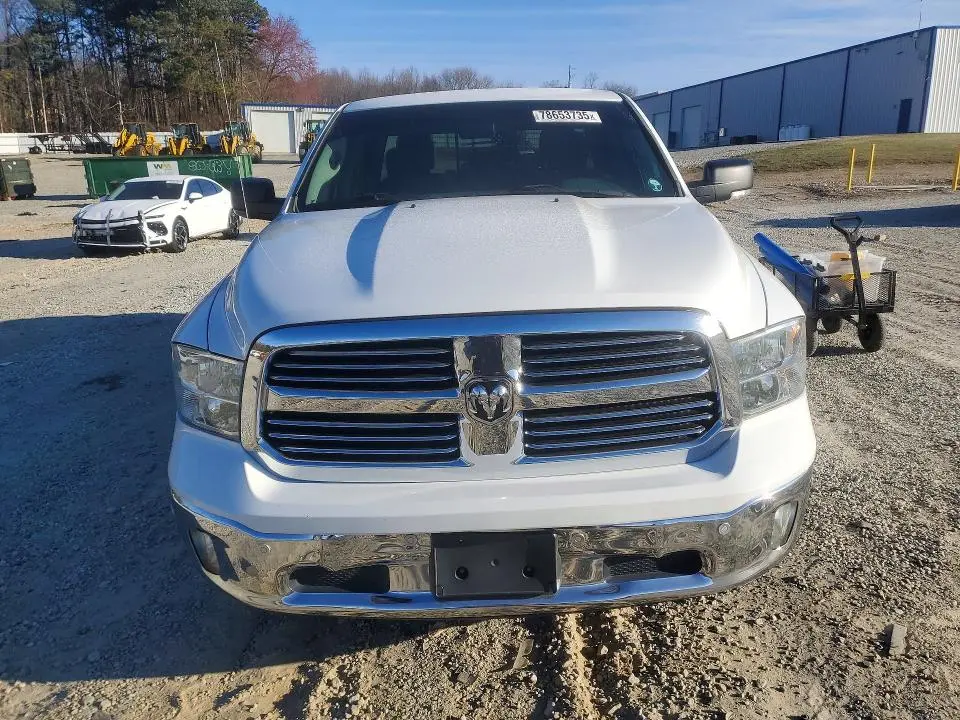 2016 RAM 1500 SLT  