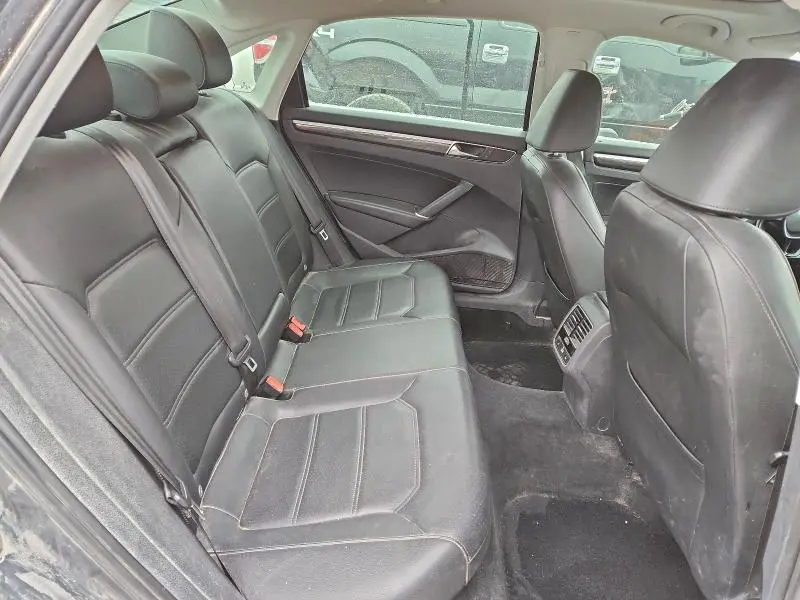 2017 VOLKSWAGEN PASSAT SE  