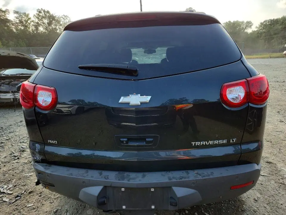 2010 CHEVROLET TRAVERSE LT  