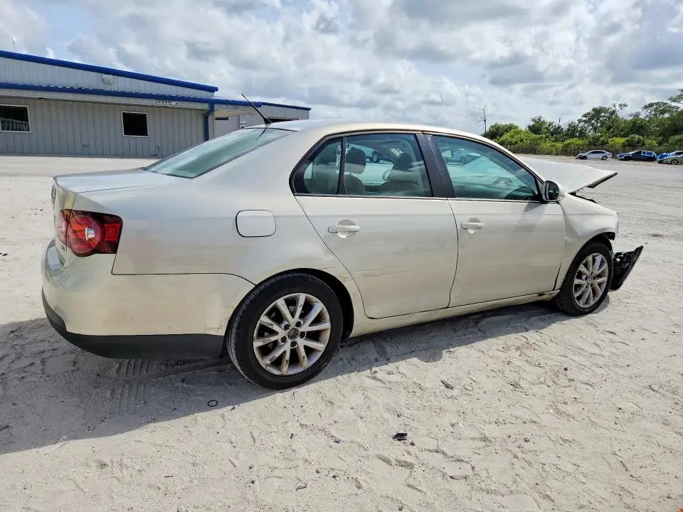 2010 VOLKSWAGEN JETTA LIMITED  