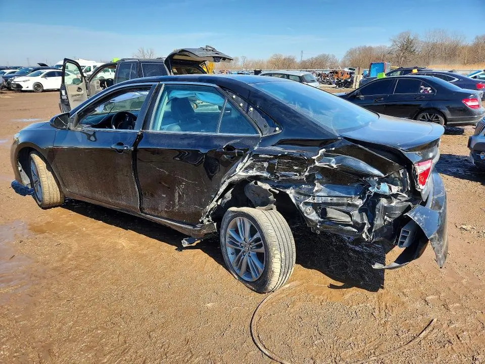 2015 TOYOTA CAMRY SE  