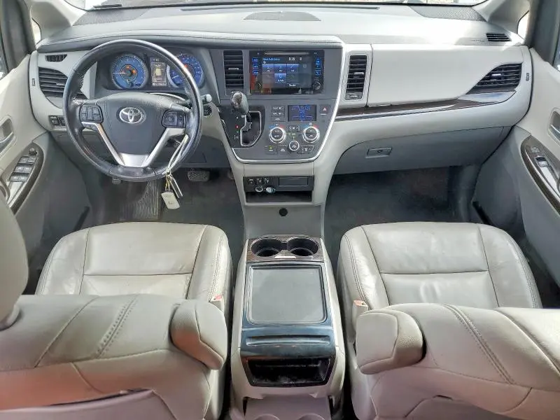 2016 TOYOTA SIENNA XLE  
