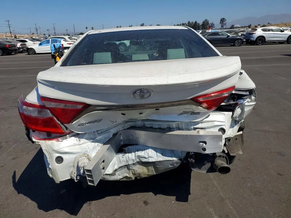 2016 TOYOTA CAMRY SE  