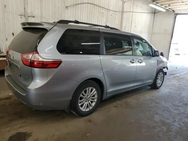 2017 TOYOTA SIENNA XLE